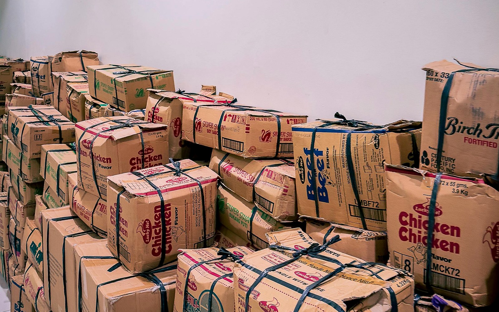 Stacked export cartons prepared in a warehouse