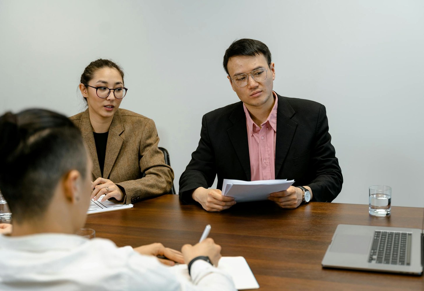 Office meeting to discuss the home furnishing plan